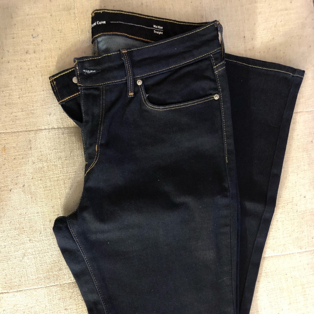 BNWOT Levi’s Mid-Rise Straight Demi Curve Jeans